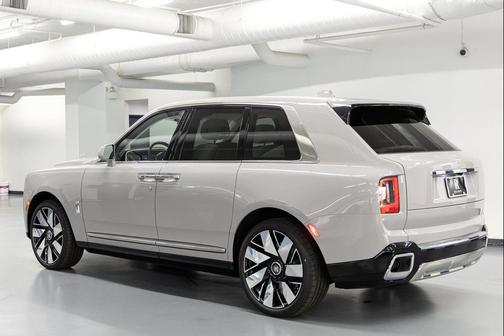 TEMPEST_GREY 2027 Rolls-Royce Cullinan Sport Utility