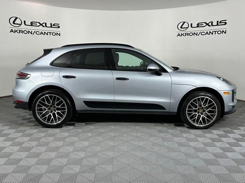 Dolomite Silver Metallic 2019 Porsche Macan Macan