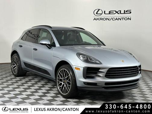 Dolomite Silver Metallic 2019 Porsche Macan Macan
