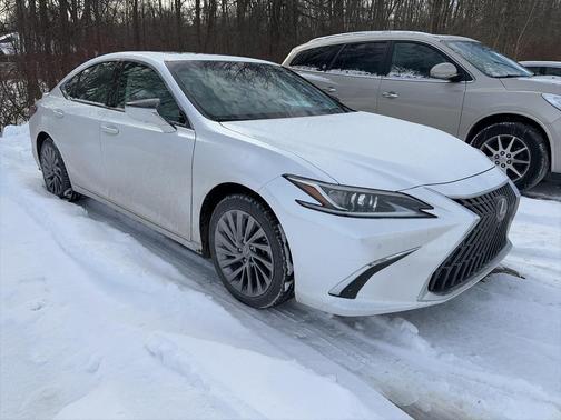 2024 Lexus ES 300h Luxury