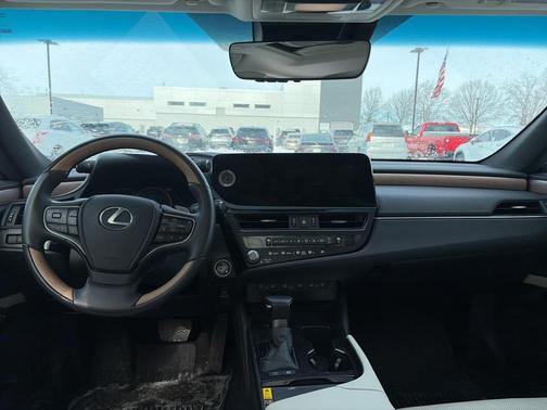 2024 Lexus ES 300h Luxury