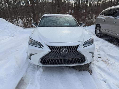 2024 Lexus ES 300h Luxury