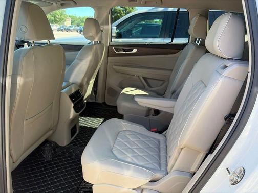 Opal White Pearl 2024 Volkswagen Atlas 2.0T SEL Premium R-Line 4MOTION