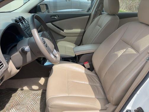 Winter Frost Pearl 2010 Nissan Altima 2.5 SL