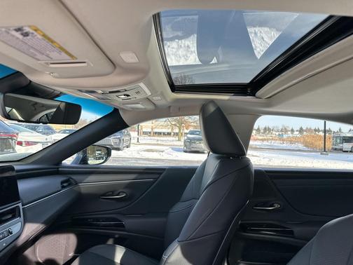 2024 Lexus ES 300h Base