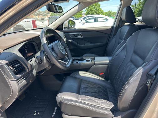 Champagne Silver Metallic 2021 Nissan Rogue Platinum