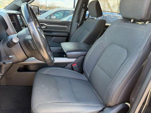 Diamond Black Crystal Pearlcoat 2020 RAM 1500 Big Horn/Lone Star