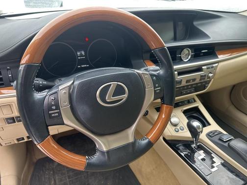 2013 Lexus ES 300h Base