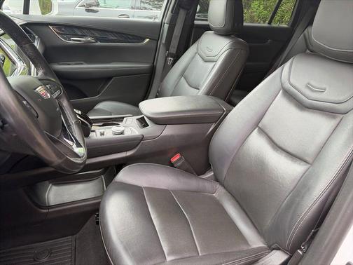 Crystal White Tricoat 2020 Cadillac XT6 Premium Luxury AWD