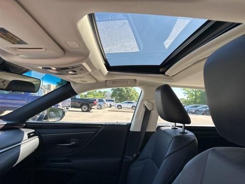 Eminent White Pearl 2019 Lexus ES 350 Base