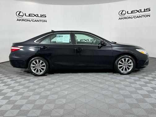 Midnight Black Metallic 2017 Toyota Camry XLE