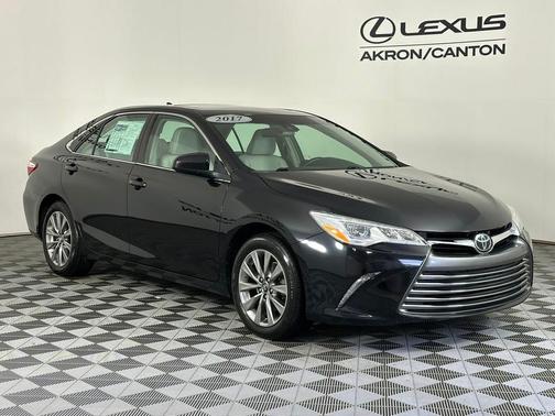 Midnight Black Metallic 2017 Toyota Camry XLE