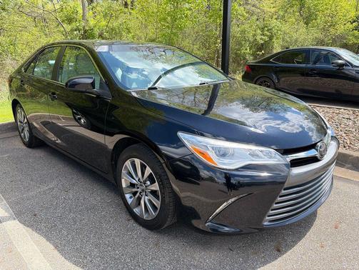 Midnight Black Metallic 2017 Toyota Camry XLE