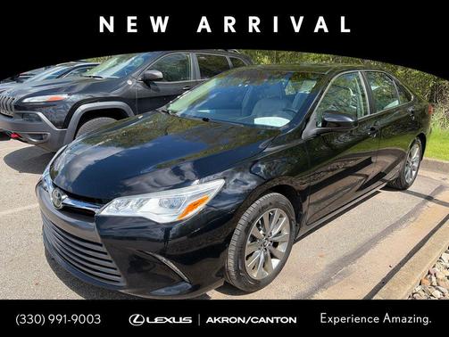 Midnight Black Metallic 2017 Toyota Camry XLE