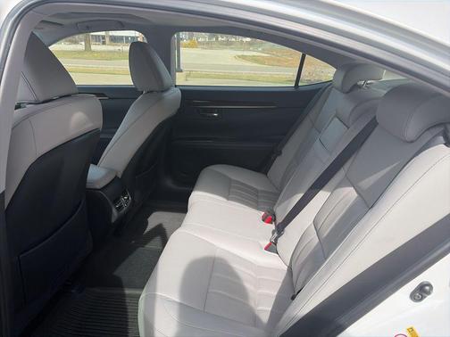 2017 Lexus ES 350 Base