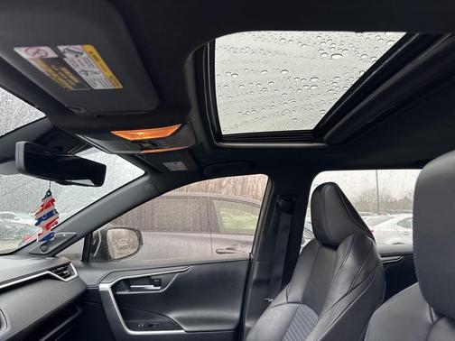 2021 Toyota RAV4 Hybrid SE