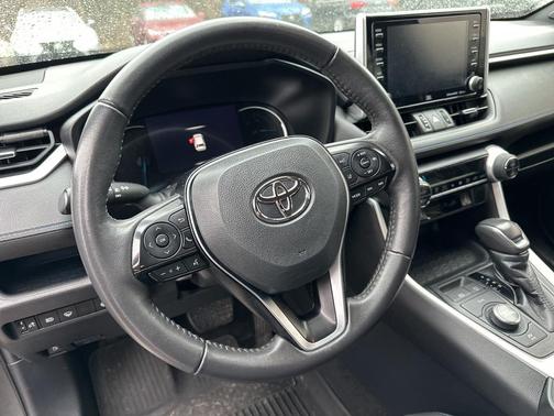 2021 Toyota RAV4 Hybrid SE
