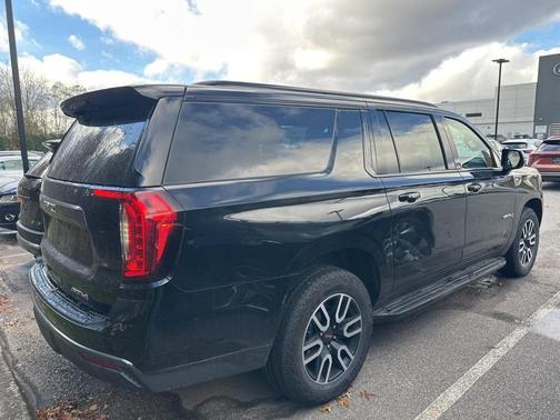 2023 GMC Yukon XL 4WD AT4