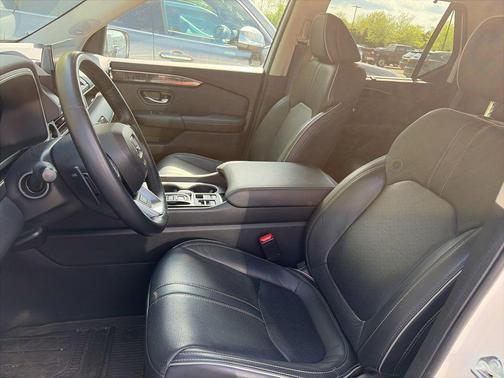 Platinum White Pearl 2025 Honda Pilot Elite
