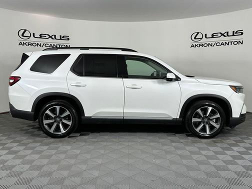 Platinum White Pearl 2025 Honda Pilot Elite