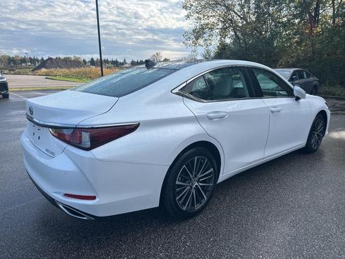 2024 Lexus ES 350 Base