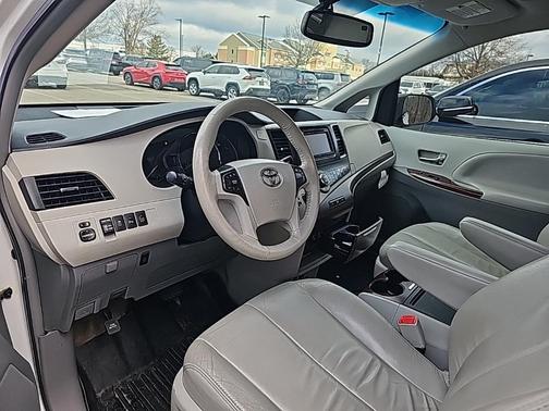2014 Toyota Sienna XLE