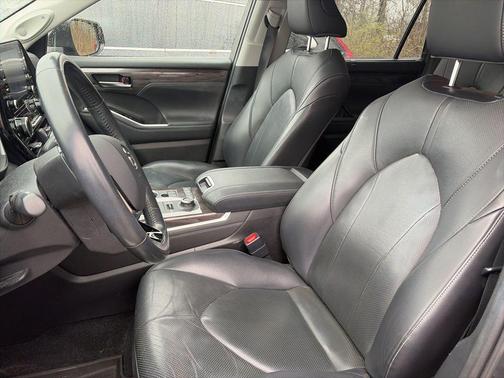 Magnetic Gray Metallic 2020 Toyota Highlander Limited