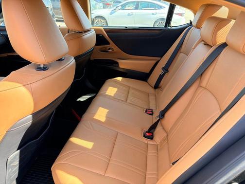 2024 Lexus ES 300h Ultra Luxury