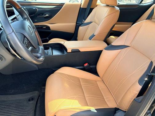 2024 Lexus ES 300h Ultra Luxury