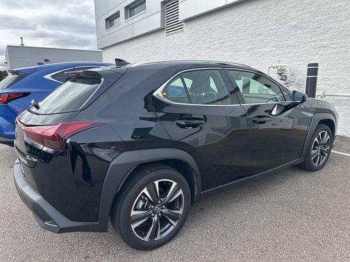 2025 Lexus UX 300h Base
