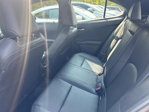 2020 Lexus UX 250h Base