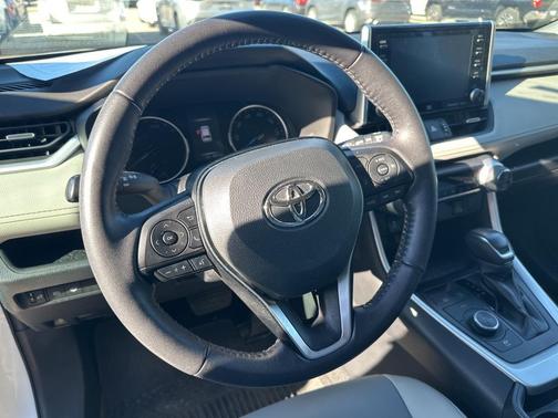 2021 Toyota RAV4 Hybrid XLE Premium