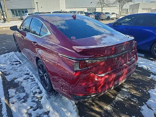 2025 Lexus ES 300h F SPORT Design