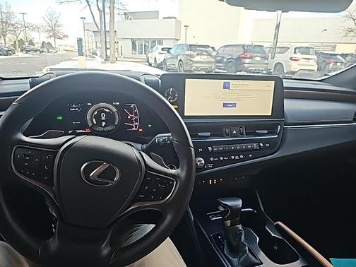 2025 Lexus ES 300h F SPORT Design