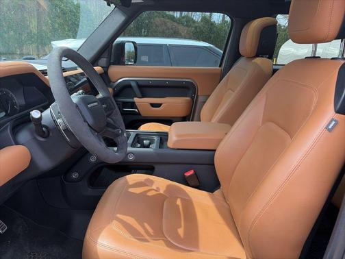 Lantau Bronze Metallic 2023 Land Rover Defender V8