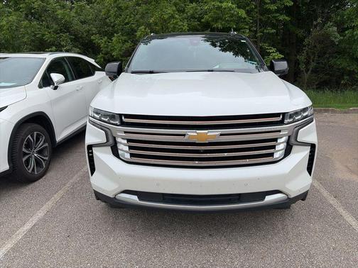 Iridescent Pearl Tricoat 2022 Chevrolet Suburban 4WD High Country