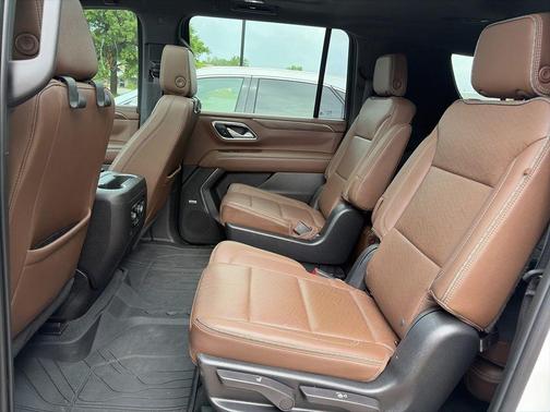 Iridescent Pearl Tricoat 2022 Chevrolet Suburban 4WD High Country