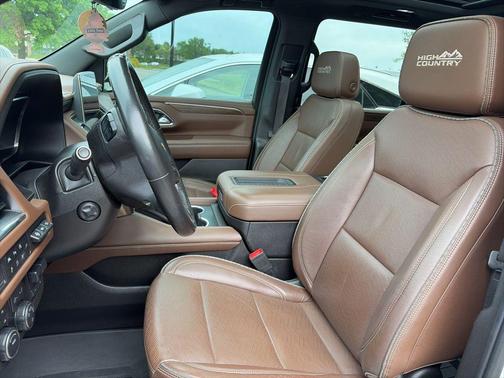Iridescent Pearl Tricoat 2022 Chevrolet Suburban 4WD High Country