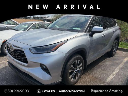 Celestial Silver Metallic 2021 Toyota Highlander XLE