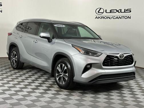 Celestial Silver Metallic 2021 Toyota Highlander XLE