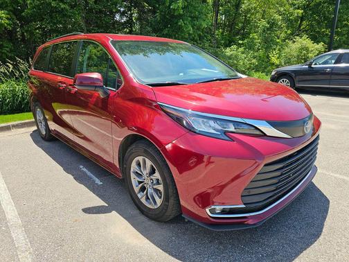 Ruby Flare Pearl 2023 Toyota Sienna XLE