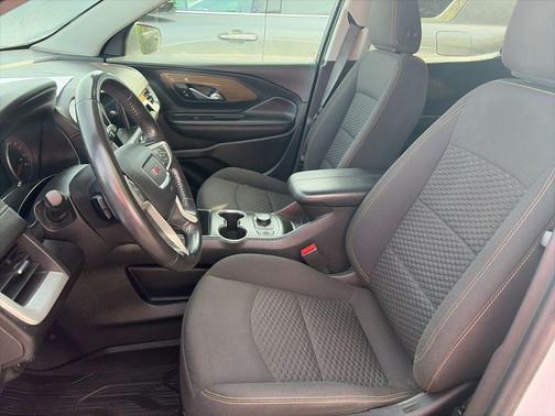 Summit White 2020 GMC Terrain SLE