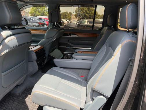 Diamond Black Crystal Pearlcoat 2022 Jeep Grand Wagoneer Series II 4x4