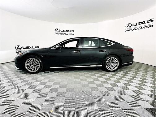 2025 Lexus LS 500h Base