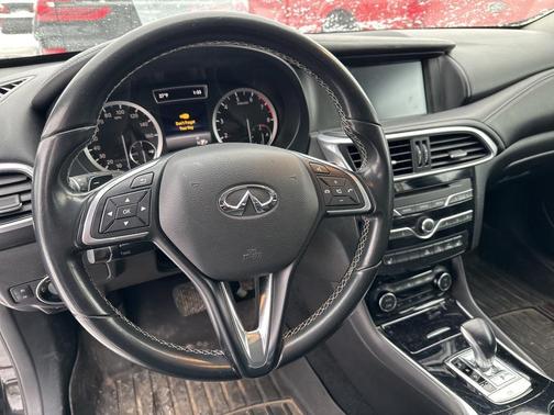 2018 INFINITI QX30 ESSENTIAL