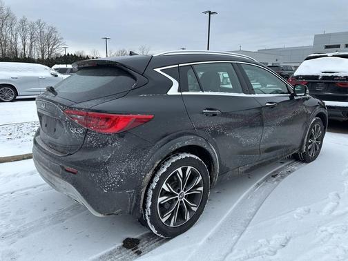 2018 INFINITI QX30 ESSENTIAL
