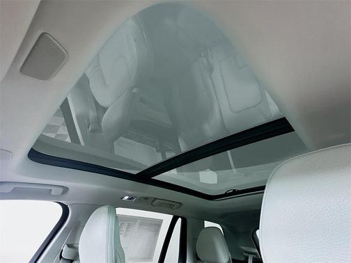 2022 Volvo XC90 T6 Momentum