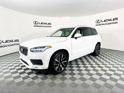 2022 Volvo XC90 T6 Momentum