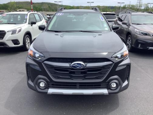 Crystal Black Silica 2025 Subaru Outback Limited