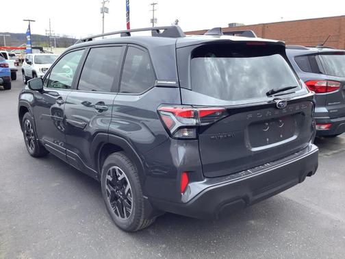 Magnetite Gray Metallic 2025 Subaru Forester Premium